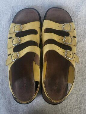 Clarks Women's 9.5W Springers Sandals Yellow Leather Triple Buckle Slingback